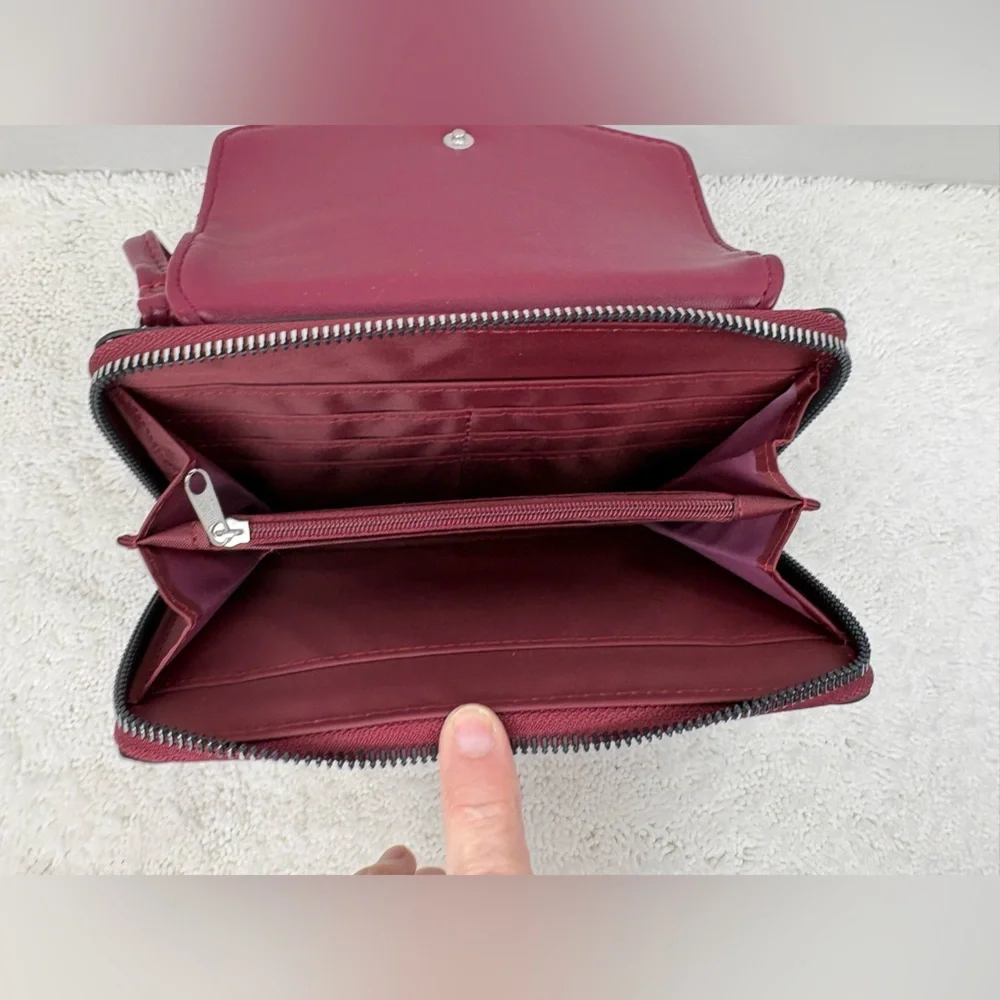 NWT Kohl’s Burgundy Quilted Faux Leather Crossbody Adjustable Strap